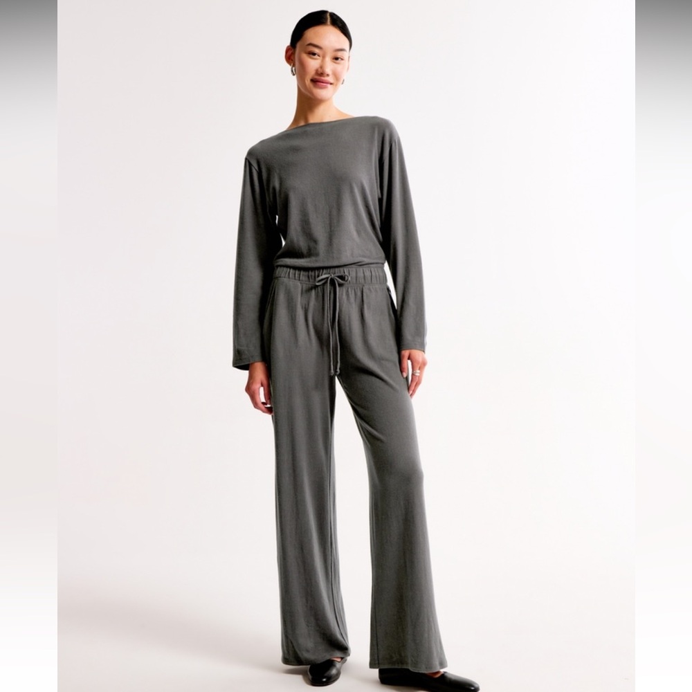 Abercrombie Lounge Off-The-Shoulder Long-Sleeve Jumpsuit
